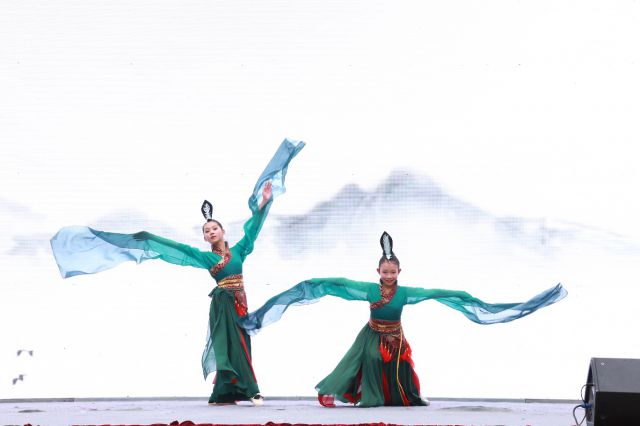我校学生在湖北省第十一届黄鹤美育节孝感赛区荣获一等奖